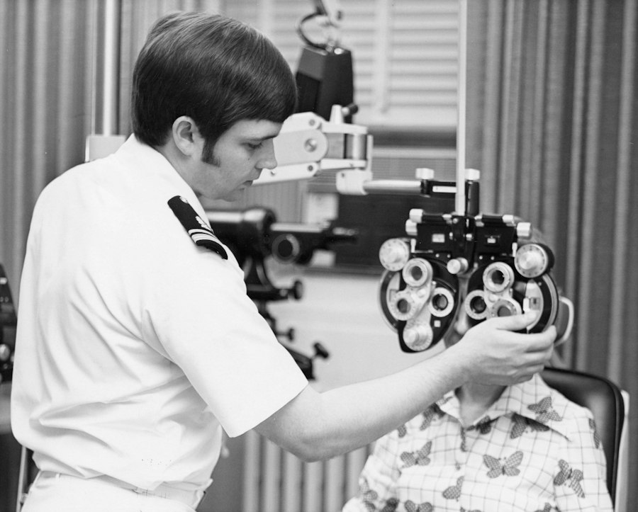 refraction test eye exam
